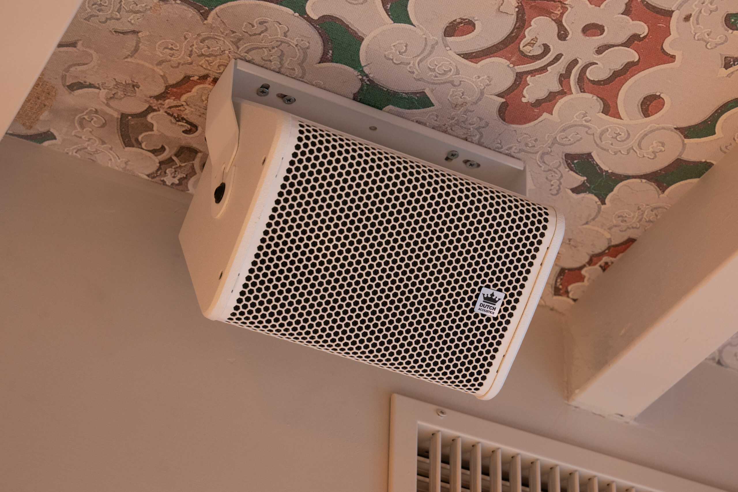 DUTCH acoustics speaker